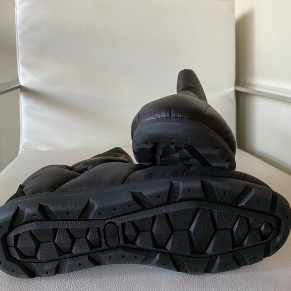 Women’s 8 - Avalanche comfortable Slip-Ons - Picture 5 of 6